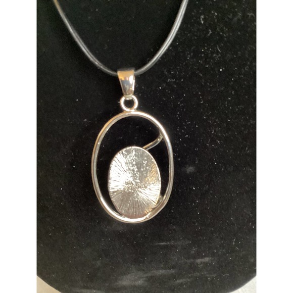 Lia Sophia Pendant - Picture 2 of 2